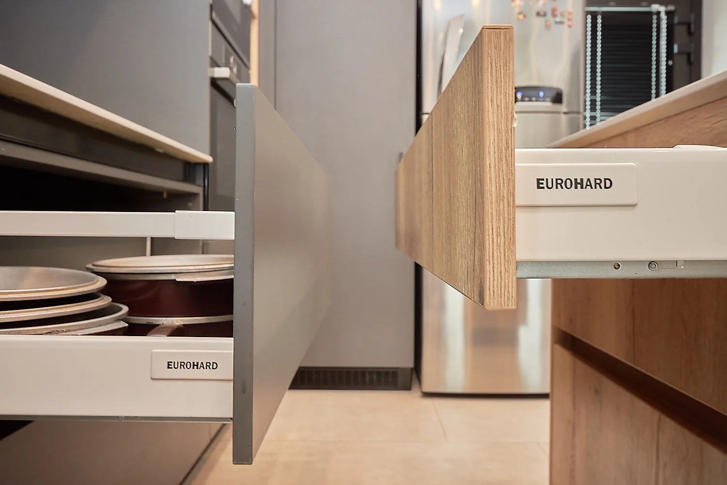 Cajonera de cocina con correderas de extracción total